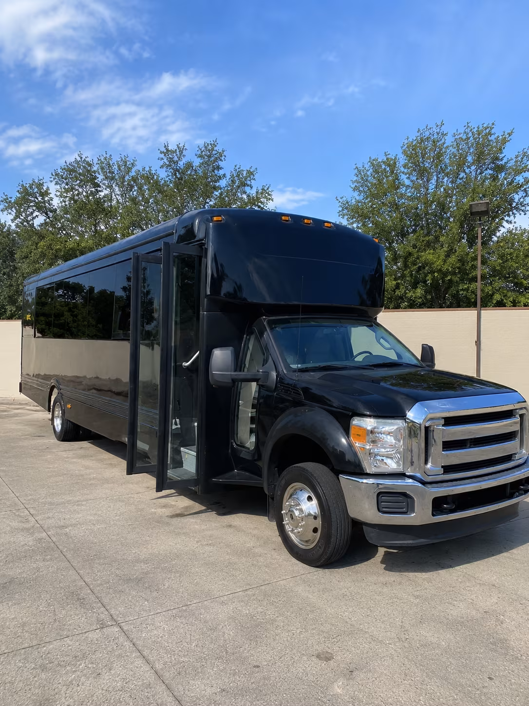 st george 20 passenger party bus